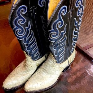 Vintage gray Tony Lama snakeskin cowboy boots 6.5